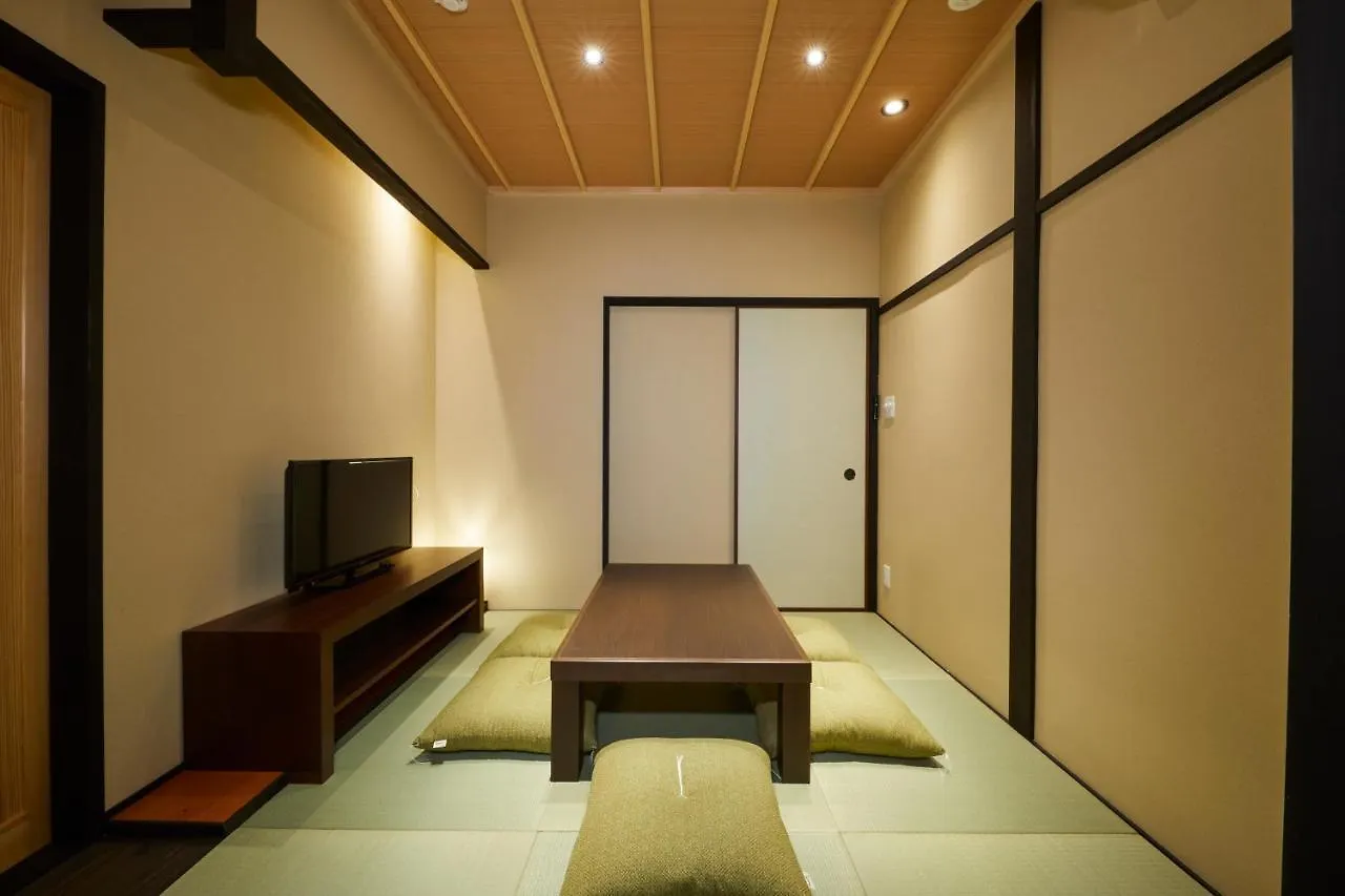 Rinn Tsukinuke Kyoto 0*,  Japon